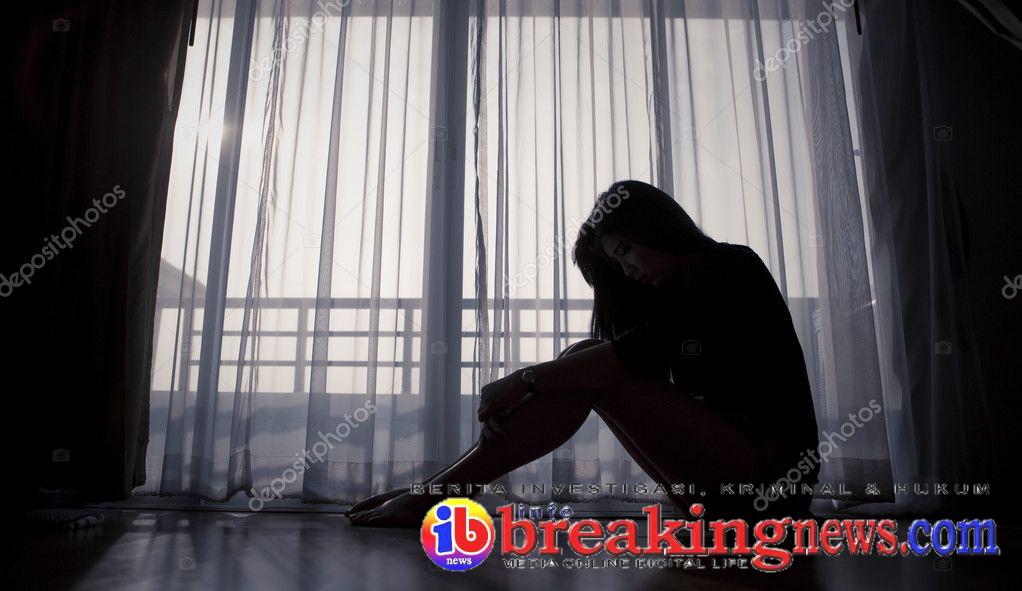 depositphotos_51158323-stock-photo-sad-woman-sitting-alone