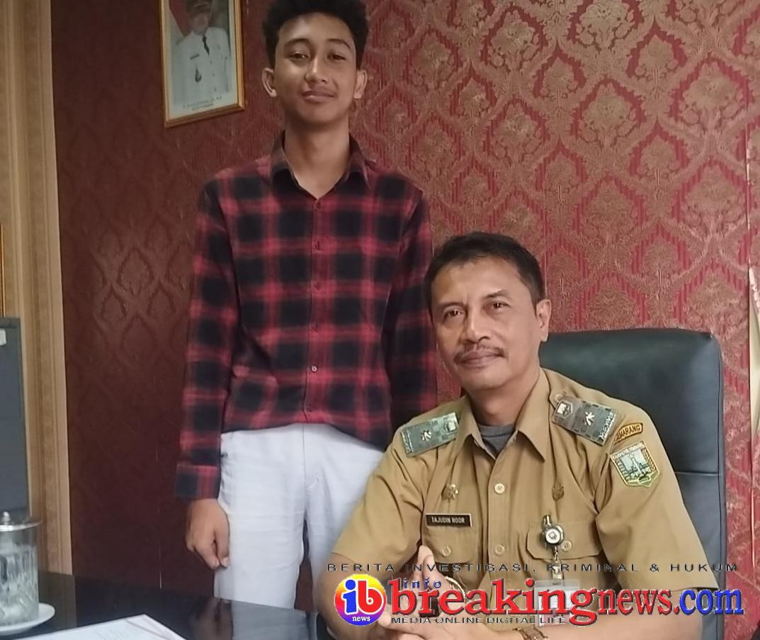 Murid terbaik SMAN1 AMBARAWA, GIOVANI bersama Bpk. Ka disdukcapil Kab. Semarang, Tsjudin, SH