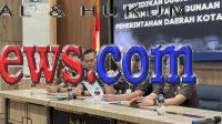 Kepala Kejari Bandung Irfan Wibowo mengumumkan Wakil Walikota Bandung Erwin dan Ketua Nasdem Kota Bandung Rendiana Awangga jadi tersangka// beritainfobreakingnews Kepala Kejari Bandung Irfan Wibowo mengumumkan Wakil Walikota Bandung Erwin dan Ketua Nasdem Kota Bandung Rendiana Awangga jadi tersangka// beritainfobreakingnews